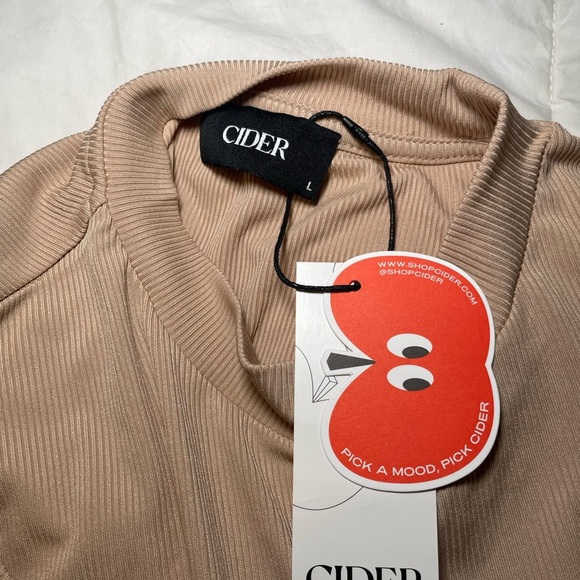 NWT Sleeveless Tan Crop Top With Side Ruching Size L - Picture 6 of 8